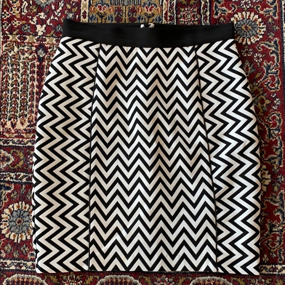 High Waisted Black and White Chevron Pencil Skirt